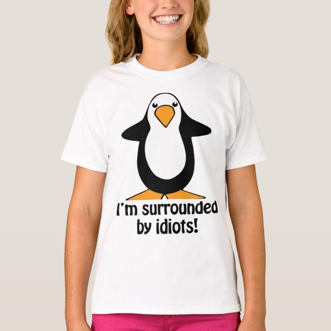 Camiseta Estou cercado por idiotas Pinguin  (Frente)