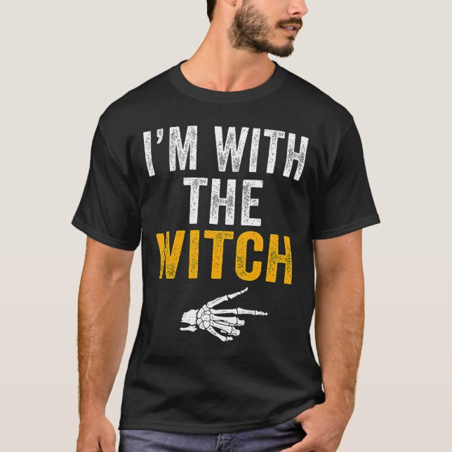 Camiseta Estou com a bruxa, a sua fantasia de Halloween (Frente)