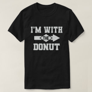 Camiseta Estou com a Rosquinha do Casal Engraçado.