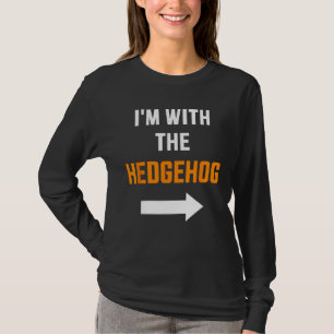 Camiseta Estou com o casal do sótão do hedgehog.