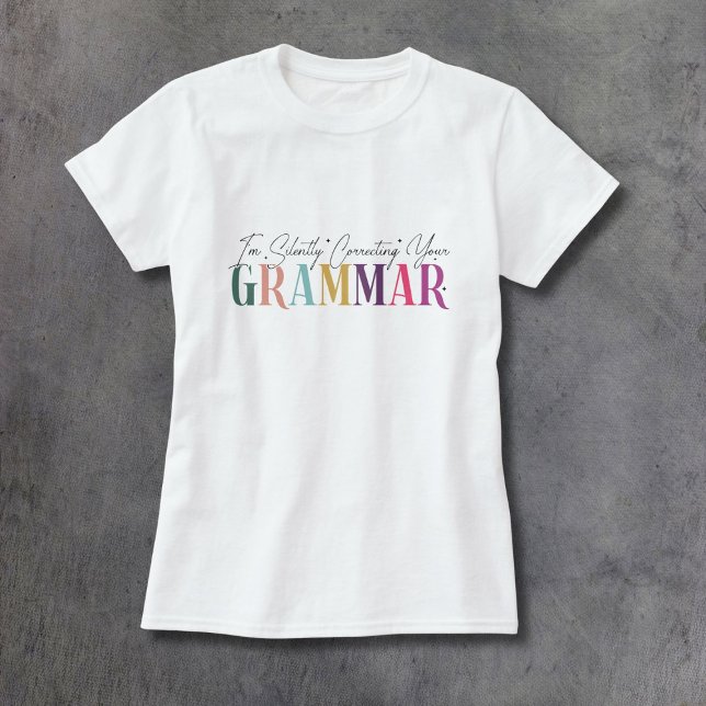 Camiseta Estou corrigindo silenciosamente sua gramática  (Criador carregado)