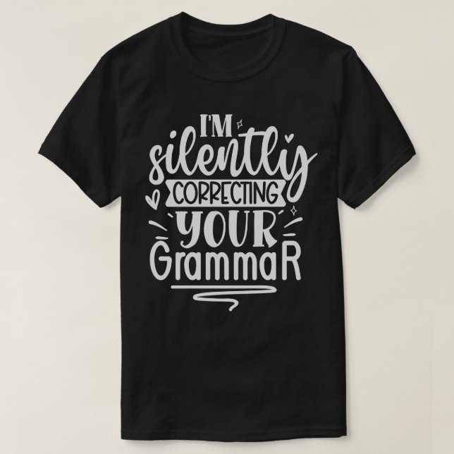 Camiseta Estou Corrigindo Silentemente Sua Gramática (Frente do Design)