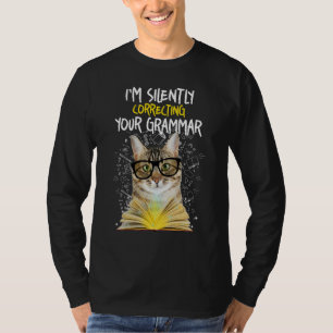 Camiseta Estou Corrigindo Silentemente Sua Gramática - Gato