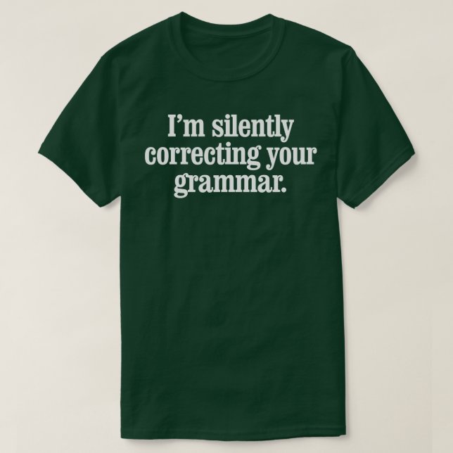 Camiseta Estou corrigindo sua gramática silenciosamente (Frente do Design)