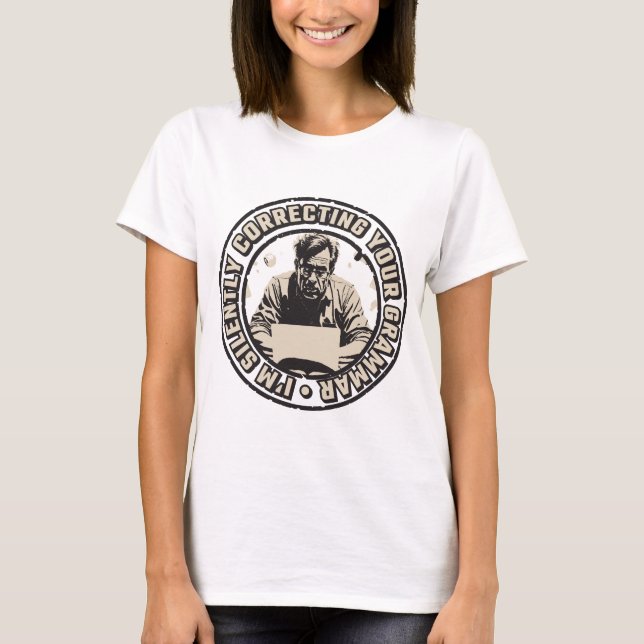Camiseta Estou Corrigindo Sua Gramática Silenciosamente (Frente)