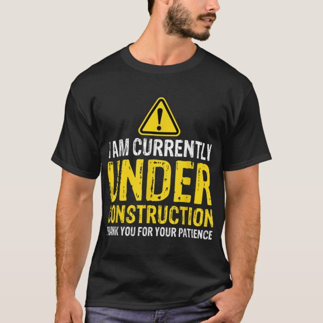 Camiseta Estou Em Construção Obrigado Pela Sua Paciência (Frente)