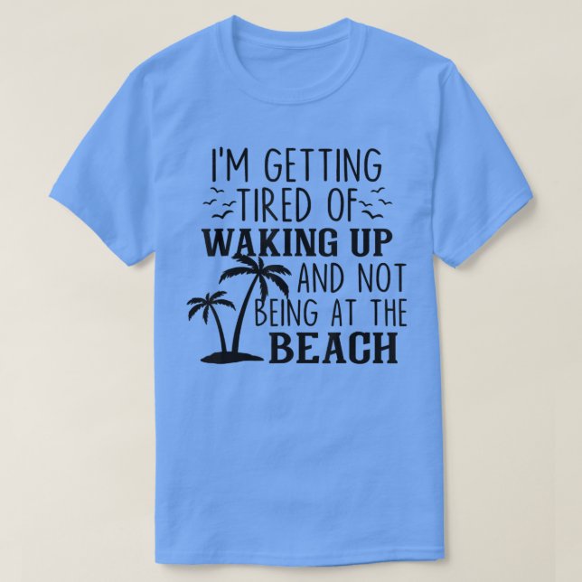 Camiseta Estou ficando cansado de acordar e não estar na (Frente do Design)