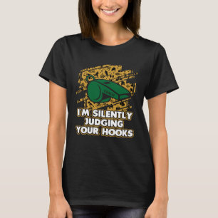 Camiseta Estou julgando silenciosamente seus ganchos Treina