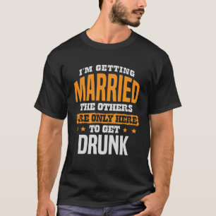Camiseta Estou me casando, os outros estão aqui só para se