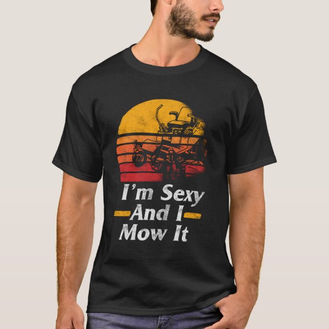 Camiseta Estou Me Disfarçando De Amarrar Mower. (Frente)