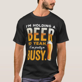 Camiseta Estou Segurando Uma Cerveja, Estou Bonito Ocupado