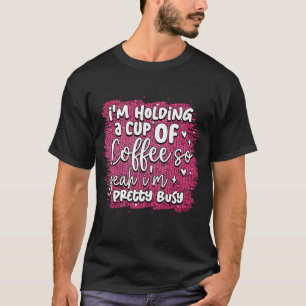 Camiseta Estou segurando uma xícara de café