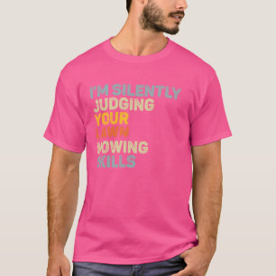 Camiseta Estou Silenciosamente a julgar o teu relvado a rem
