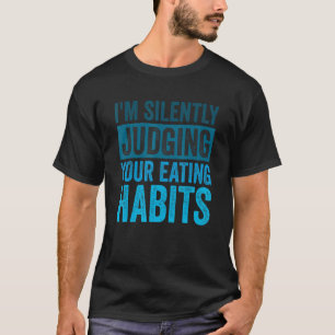 Camiseta Estou Silenciosamente Julgando os Seus Hábitos Ali