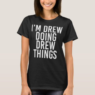 Camiseta ESTOU SONHANDO FAZENDO COISAS SONHADAS Engraçado N