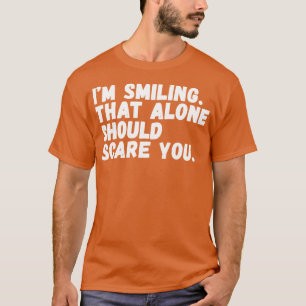 Camiseta Estou sorrindo Que só deveria assustá-lo