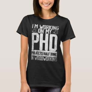 Camiseta Estou trabalhando em meus projetos de PHD metade d