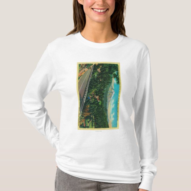 Camiseta Estrada pacífica com Mt. Shasta na distância (Frente)