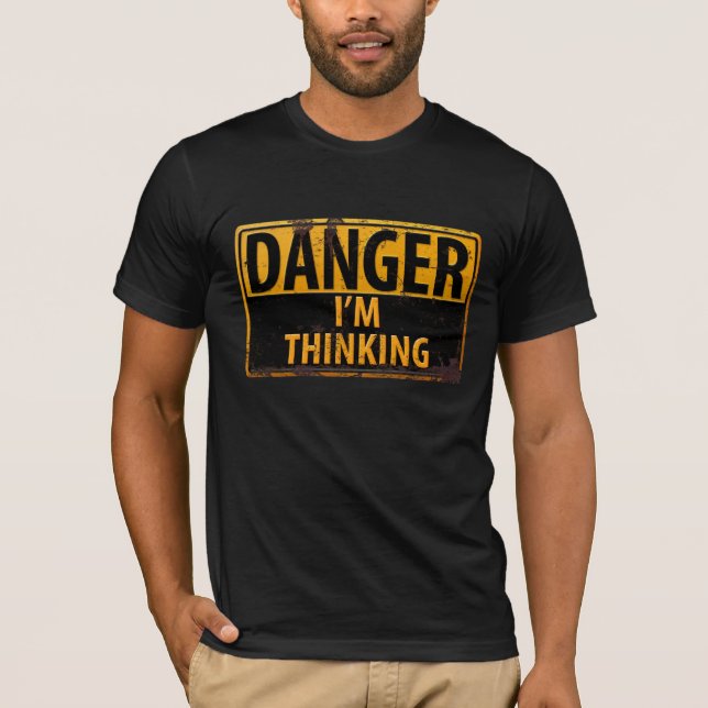 Camiseta Estranho, estou pensando em avisar (Frente)