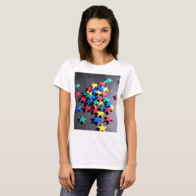 Camiseta Estrelas Coloridas (Frente Completa)