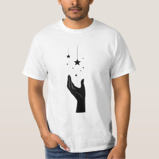 Camiseta Estrelas Cósmicas de Mão Segurando