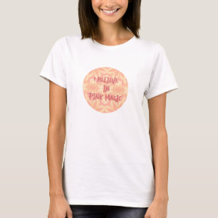 Camiseta Eu acredito em caleidoscópio floral cor-de-rosa