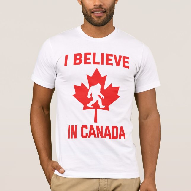 Camiseta Eu Acredito No Canadá - Pé Grande Engraçado (Frente)