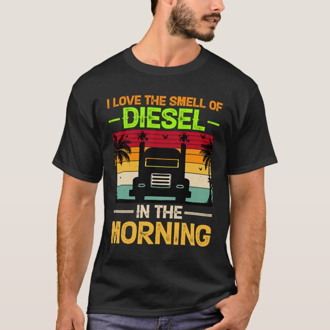 Camiseta Eu adoro o cheiro de diesel pela manhã (Frente)