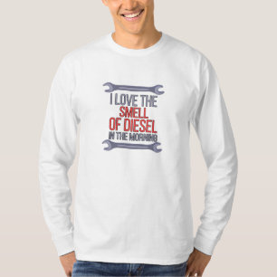 Camiseta Eu adoro o cheiro de diesel pela manhã