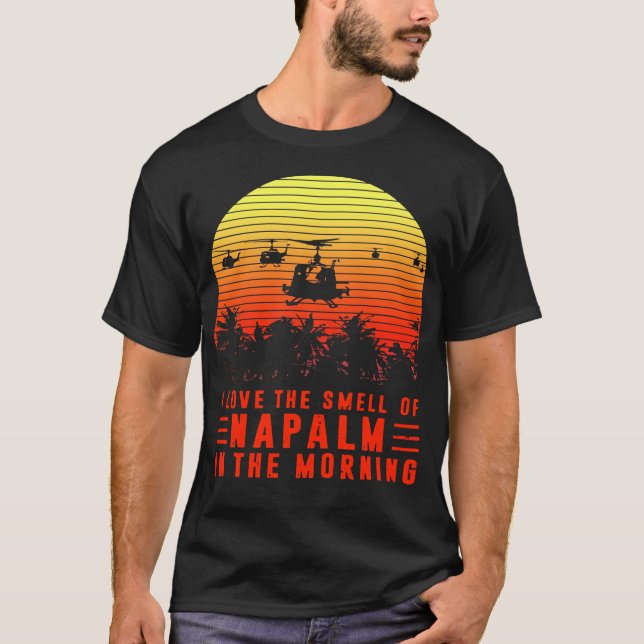 Camiseta Eu adoro o cheiro de Napalm pela manhã (Frente)
