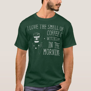 Camiseta Eu Adoro O Cheiro Do Café Witchcraft Hallow