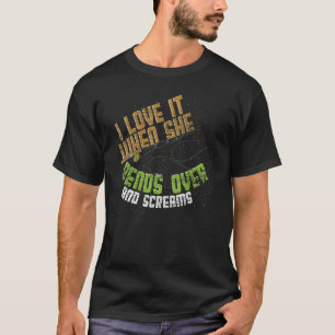 Camiseta Eu Adoro Quando Ela Se Inclina e Grita Pescaria