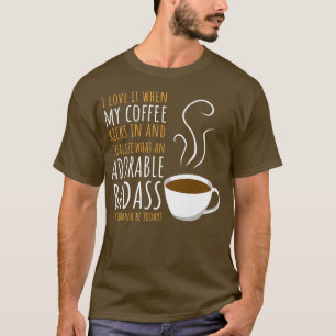 Camiseta Eu Adoro Quando Meu Café Chuta Em Um Maldito Adorá