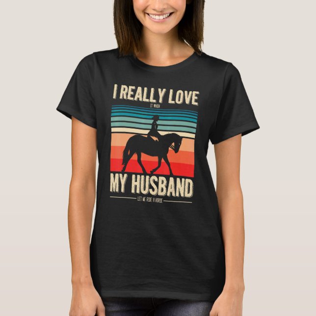 Camiseta Eu Adoro Quando Meu Marido Me Deixa Andar De Caval (Frente)