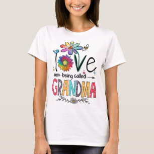 Camiseta Eu Adoro Ser Chamada Vovó Daisy Flower Cute Moth