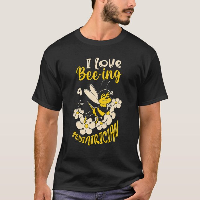 Camiseta Eu Adoro Ser Médico Pediátrico De Abelhas (Frente)