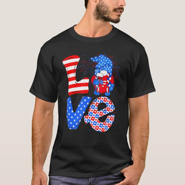 Camiseta Eu Amo A Bandeira Americana Gnome Wine Em 4 De Jul (Frente)