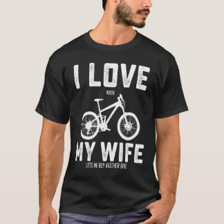 Camiseta Eu Amo A Minha Esposa Quando Ela Me Deixa Comprar