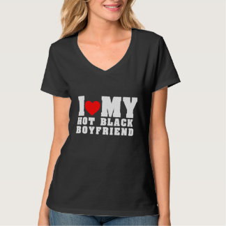 Camiseta Eu Amo A Minha Roupa De Namorado Preta Quente