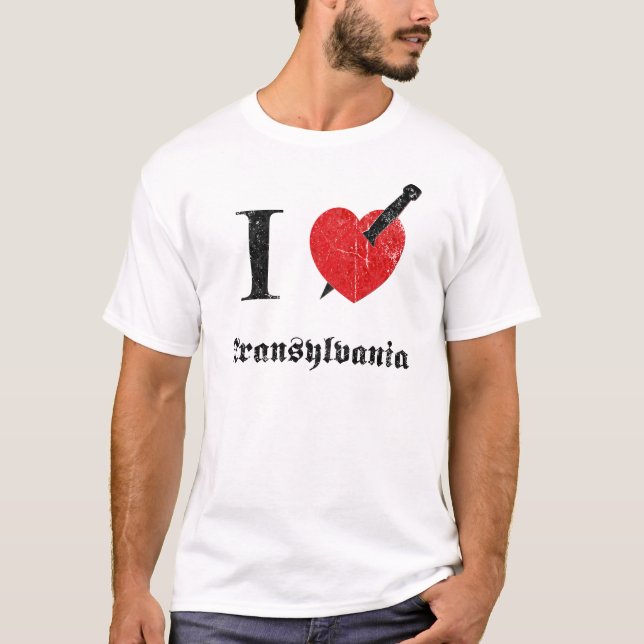 Camiseta Eu amo a Transilvânia (a pia batismal corrmoída (Frente)