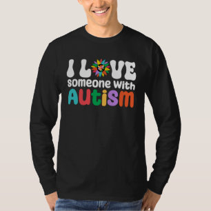 Camiseta Eu amo alguém com conscientização sobre Autismo Mã