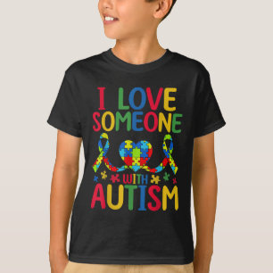 Camiseta Eu Amo Alguém Com Coração De Consciência Autista