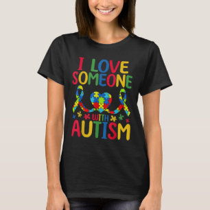 Camiseta Eu Amo Alguém Com Coração De Consciência Autista