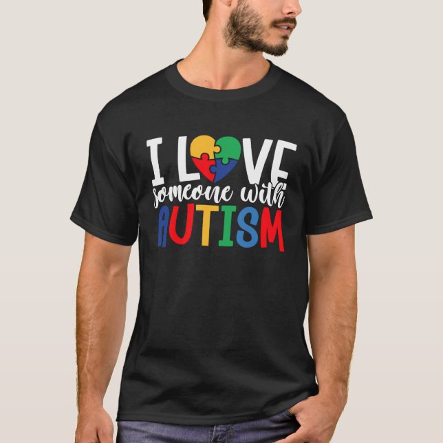 Camiseta Eu Amo Alguém Com Puzzle do Mês de Conscientização (Frente)