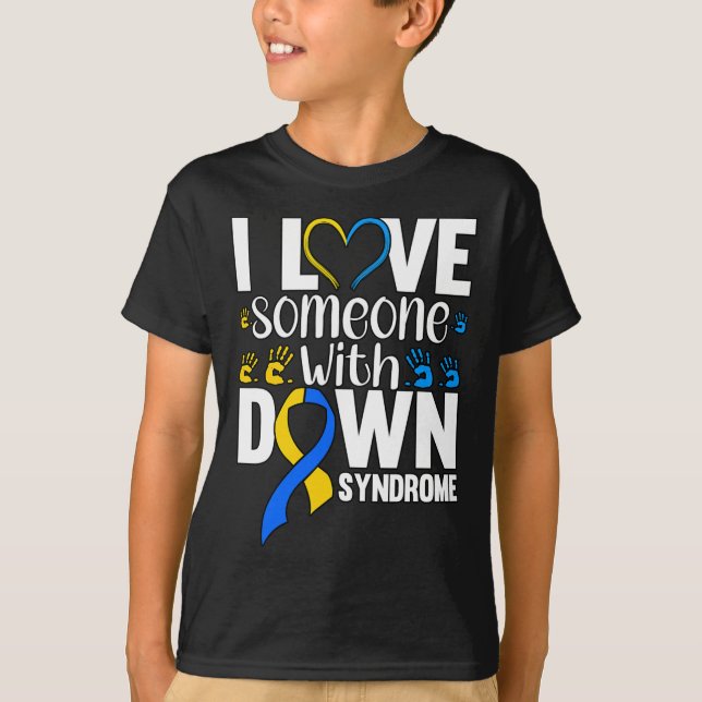 Camiseta Eu Amo Alguém Com Síndrome De Baixo (Frente)