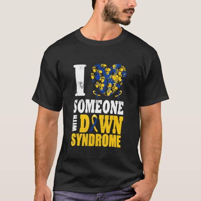 Camiseta Eu Amo Alguém Com Síndrome De Baixo (Frente)