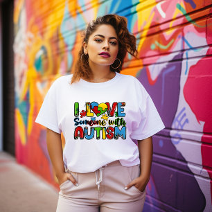 Camiseta Eu Amo Alguém Com Uma T-shirt Autismo
