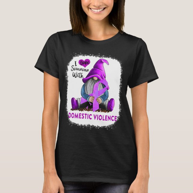 Camiseta Eu Amo Alguém Com Violência Doméstica (Frente)