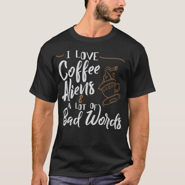 Camiseta Eu Amo Aliens De Café Muitas Palavras Ruins (Frente)