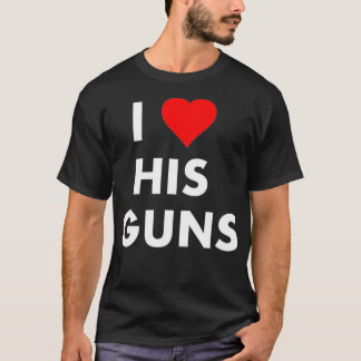 Camiseta Eu Amo As Armas Dele Eu Amo As Torneiras Dela.